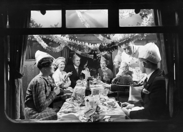 so luxuriös sahen vintage-eisenbahnwagen von innen aus