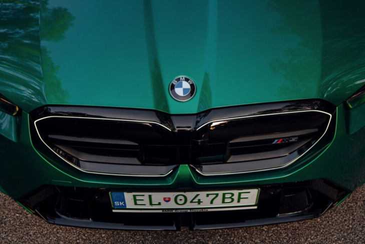 herbst-sturm mit 727 ps: bmw m5 g90 in in isle of man green