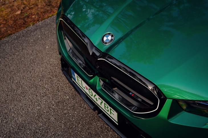 herbst-sturm mit 727 ps: bmw m5 g90 in in isle of man green