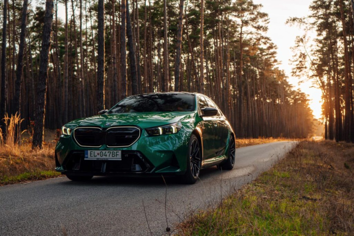 herbst-sturm mit 727 ps: bmw m5 g90 in in isle of man green