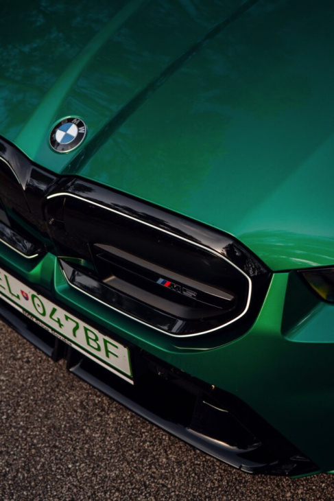 herbst-sturm mit 727 ps: bmw m5 g90 in in isle of man green