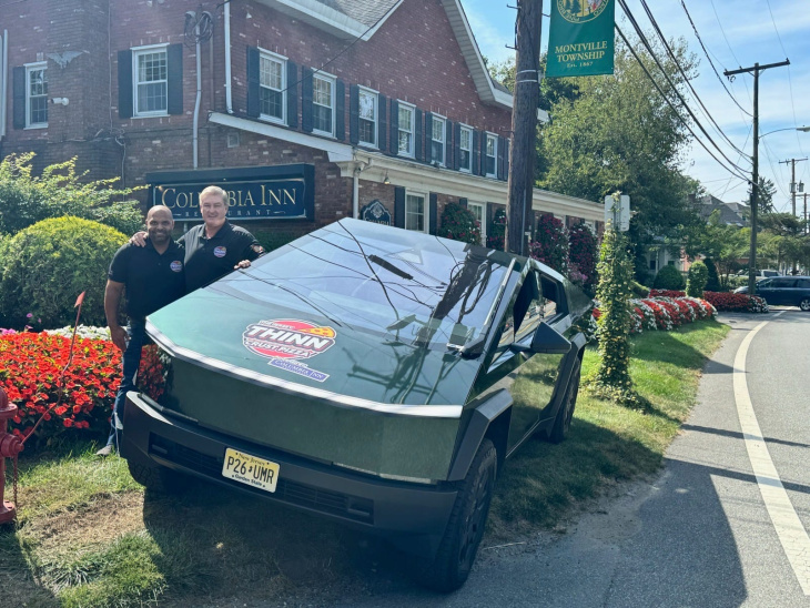 diese zwei us-amerikaner bauten einen cybertruck in einen mobilen pizzaofen um